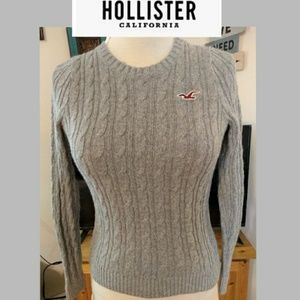 LADIES HOLLISTER SWEATER